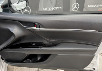 Подержанный автомобиль Toyota Camry Sedan 2019 года (22 фото)