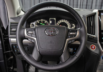 Подержанный автомобиль Toyota Land Cruiser Suv 2019 года (17 фото)