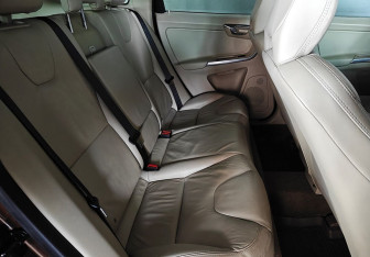 Подержанный автомобиль Volvo XC60 2012 года (10 фото)