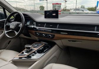 Подержанный автомобиль Audi Q7 2016 года (9 фото)