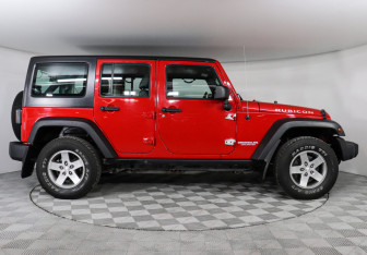 Подержанный автомобиль Jeep Wrangler 2011 года (4 фото)