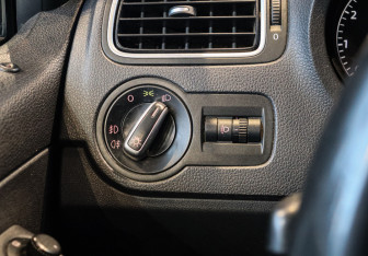 Подержанный автомобиль Volkswagen Polo Sedan 2013 года (15 фото)