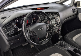 Подержанный автомобиль Kia Ceed Hatchback 2014 года (15 фото)