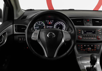 Подержанный автомобиль Nissan Sentra Sedan 2015 года (9 фото)