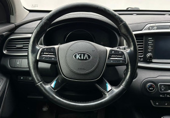 Подержанный автомобиль Kia Sorento 2018 года (12 фото)