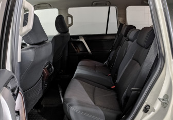 Подержанный автомобиль Toyota Land Cruiser Prado 2014 года (18 фото)