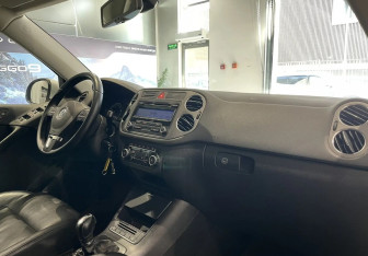 Подержанный автомобиль Volkswagen Tiguan 2010 года (10 фото)