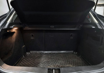 Подержанный автомобиль Opel Astra Hatchback 2011 года (13 фото)