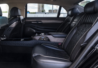 Подержанный автомобиль Genesis G90 2021 года (17 фото)