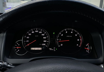 Подержанный автомобиль Toyota Land Cruiser Prado 2004 года (25 фото)
