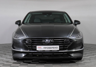 Подержанный автомобиль Hyundai Sonata 2021 года (2 фото)
