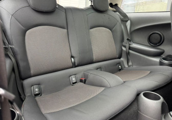 Подержанный автомобиль MINI Hatch 2016 года (11 фото)