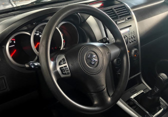 Подержанный автомобиль Suzuki Grand Vitara 2007 года (12 фото)