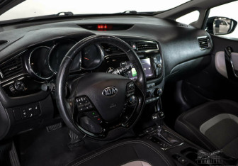 Подержанный автомобиль Kia Ceed Wagon 2015 года (7 фото)