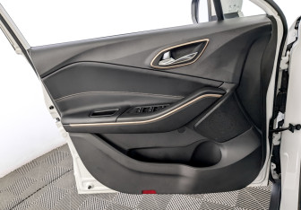 Подержанный автомобиль Москвич 3е 2023 года (19 фото)