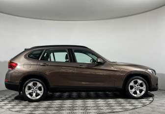 Подержанный автомобиль BMW X1 2014 года (6 фото)