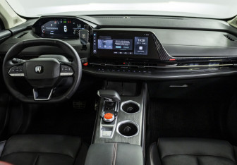 Подержанный автомобиль Changan UNI-S 2024 года (12 фото)