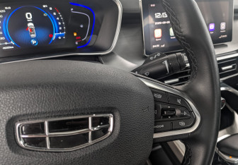 Подержанный автомобиль Geely Coolray 2023 года (25 фото)