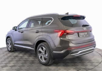 Подержанный автомобиль Hyundai Santa Fe 2022 года (7 фото)
