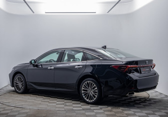 Подержанный автомобиль Toyota Avalon 2023 года (7 фото)