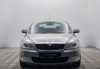 Подержанный автомобиль Skoda Octavia Liftback 2009 года (8 фото)