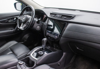 Подержанный автомобиль Nissan X-Trail 2020 года (10 фото)