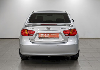 Подержанный автомобиль Hyundai Elantra Sedan 2007 года (6 фото)