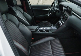 Подержанный автомобиль Genesis G70 2021 года (10 фото)