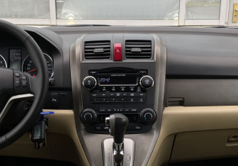 Подержанный автомобиль Honda CR-V 2007 года (12 фото)