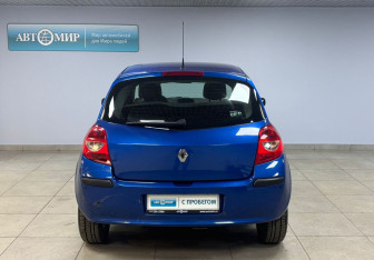 Подержанный автомобиль Renault Clio Hatchback 2007 года (6 фото)