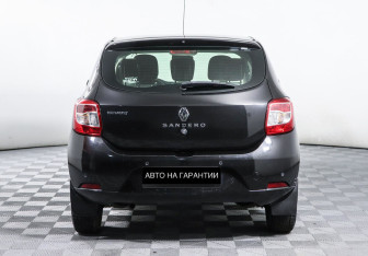Подержанный автомобиль Renault Sandero 2015 года (4 фото)
