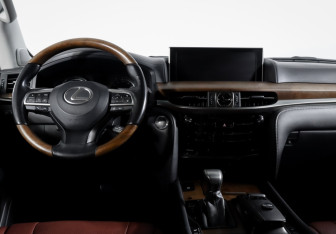 Подержанный автомобиль Lexus LX 2015 года (12 фото)