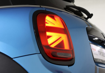 Подержанный автомобиль MINI Hatch 2018 года (23 фото)