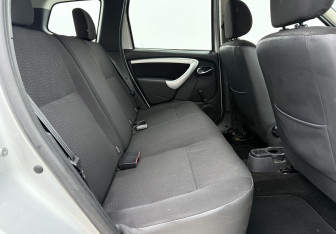 Подержанный автомобиль Nissan Terrano 2015 года (11 фото)