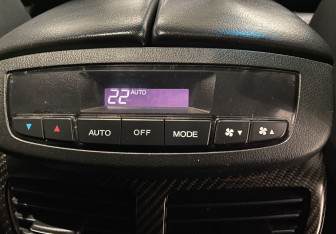 Подержанный автомобиль Acura MDX 2009 года (21 фото)