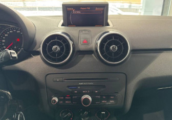 Подержанный автомобиль Audi A1 2011 года (13 фото)