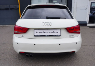 Подержанный автомобиль Audi A1 2013 года (6 фото)