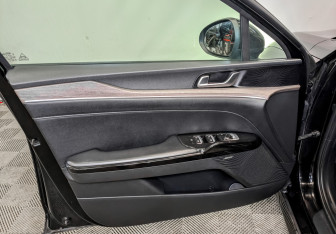 Подержанный автомобиль Kia K5 2020 года (19 фото)