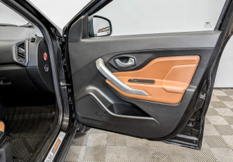 Подержанный автомобиль LADA (ВАЗ) XRAY 2019 года (24 фото)