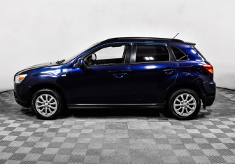 Подержанный автомобиль Mitsubishi ASX 2011 года (8 фото)