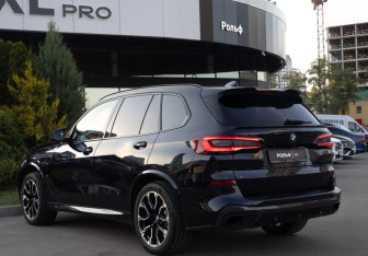 Подержанный автомобиль BMW X5 2021 года (5 фото)