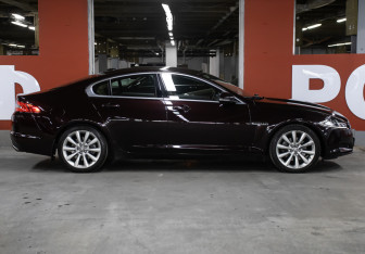 Подержанный автомобиль Jaguar XF Sedan 2011 года (4 фото)