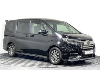 Подержанный автомобиль Honda Stepwgn 2018 года (2 фото)