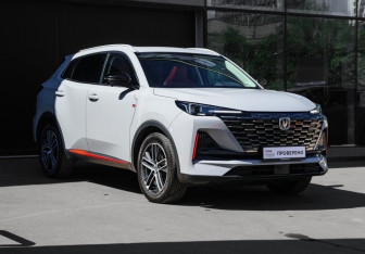Подержанный автомобиль Changan UNI-S 2024 года (3 фото)