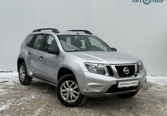Подержанный автомобиль Nissan Terrano 2015 года (3 фото)