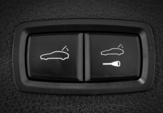 Подержанный автомобиль Porsche Macan 2017 года (35 фото)