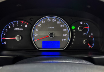 Подержанный автомобиль Hyundai Elantra Sedan 2008 года (16 фото)