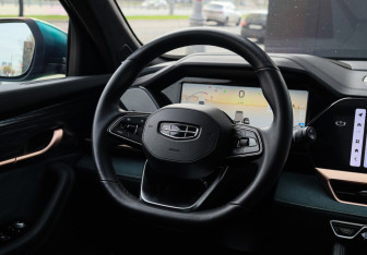 Подержанный автомобиль Geely Monjaro 2023 года (12 фото)