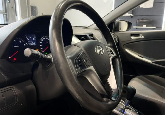 Подержанный автомобиль Hyundai Solaris Hatchback 2012 года (12 фото)
