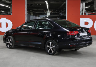 Подержанный автомобиль Volkswagen Jetta Sedan 2016 года (7 фото)